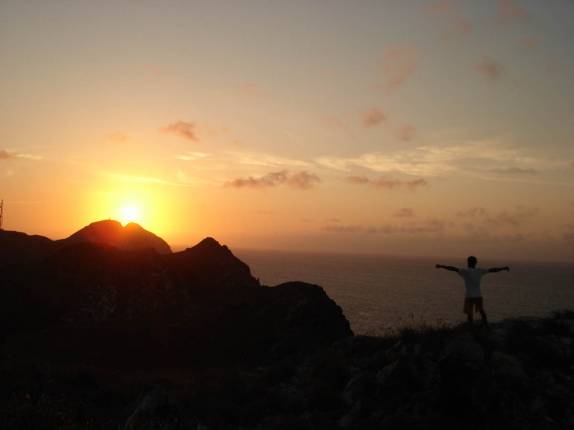 Pôr-do-sol no ponto mais alto do arquipélago de Los Roques, no litoral venezuelano